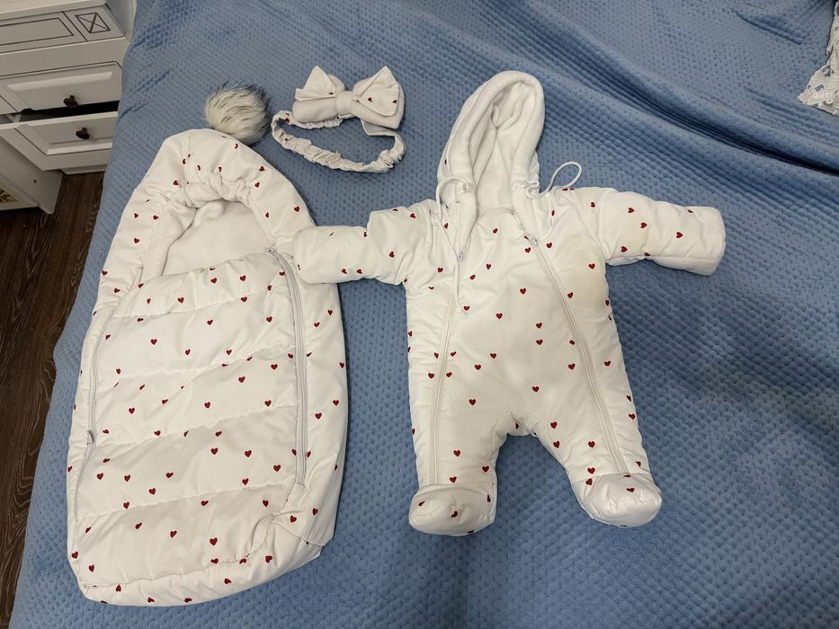 Комбенизон и Конверт выписной с роддома подойдет до 4месяцев