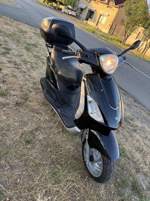 Piaggio Fly125