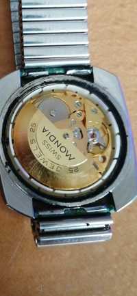 Продавам стар часовник самонавиващ  Mondia top second