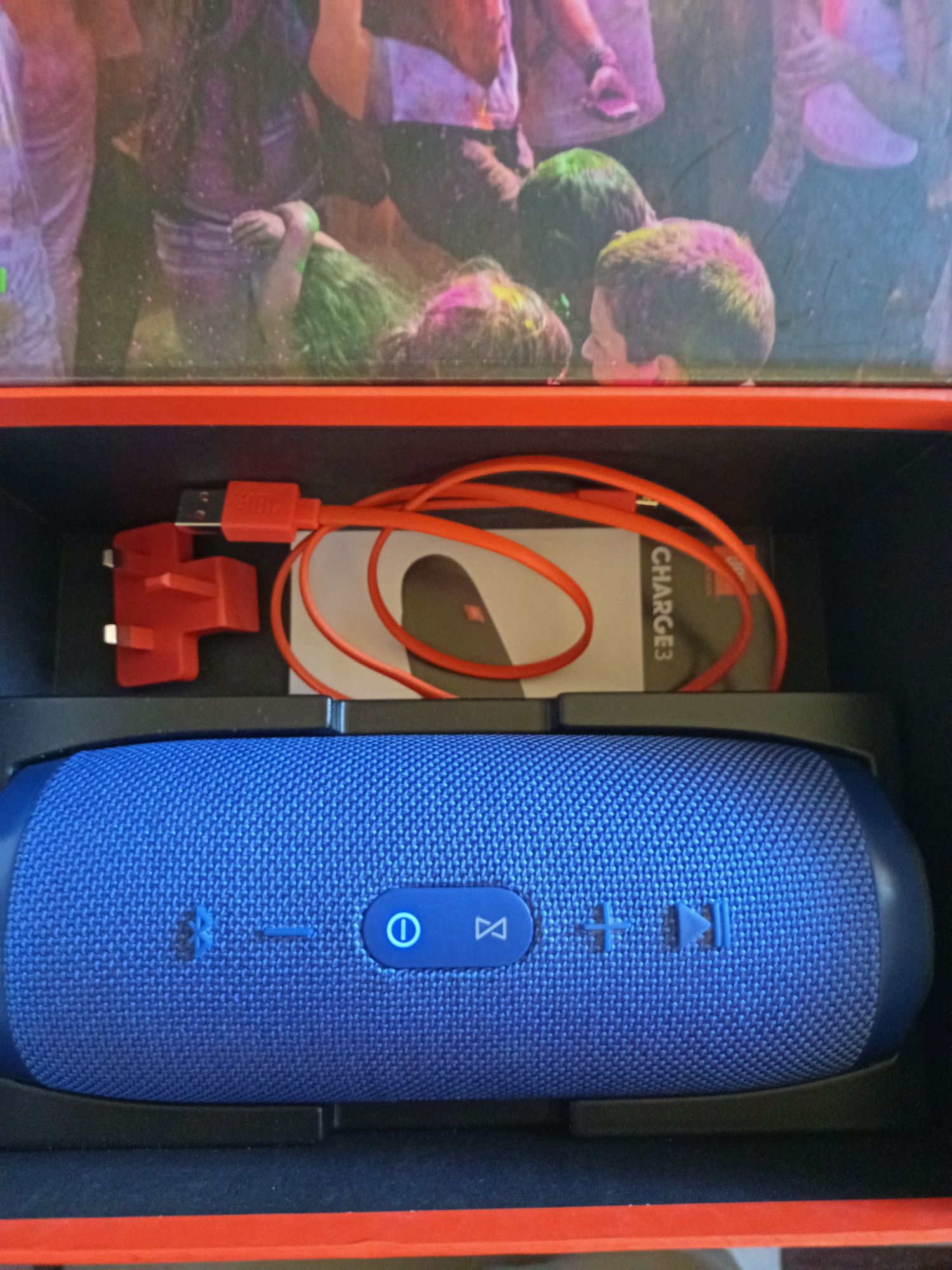 Продава се колонка JBL Charge 3