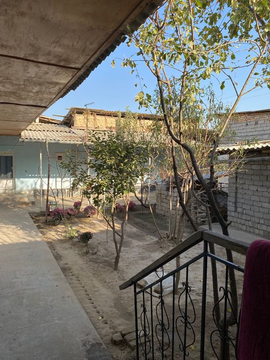 Hovli sotiladi / Продается участка