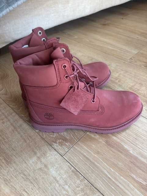 Дамски водоустойчиви боти Timberland. Нови. Червени.