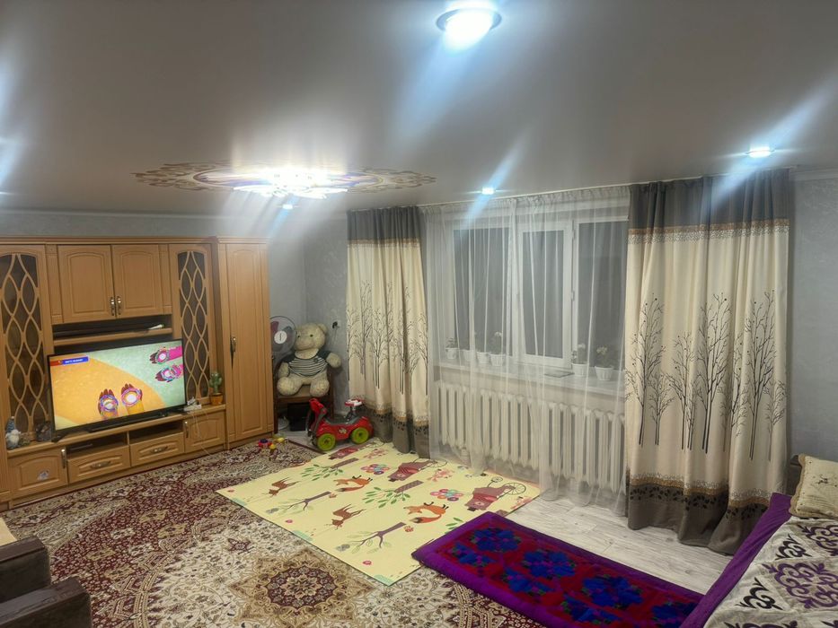 Продам дом в районе кирпичный.