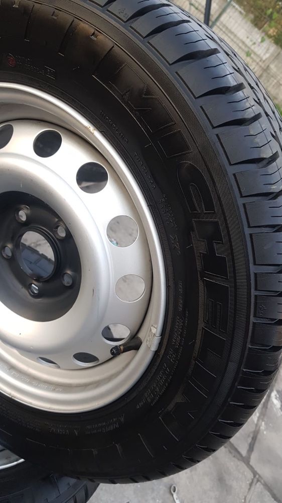 4 cauciucuri 95% Michelin cu janta 215/65/15C