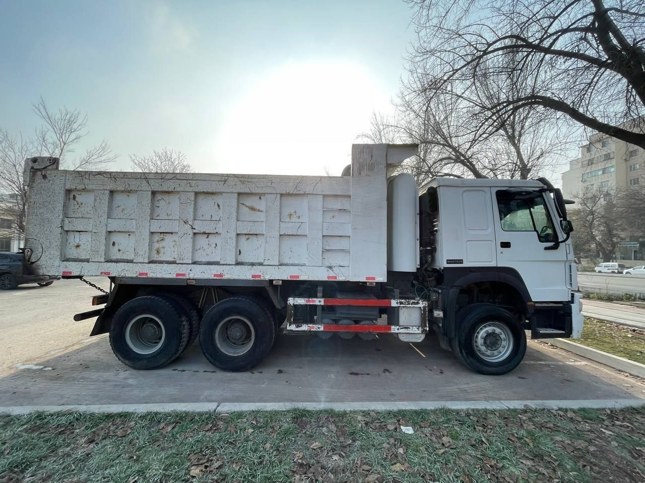 HOWO SINOTRUK 25 тонналик Газлик
Заводской газлик