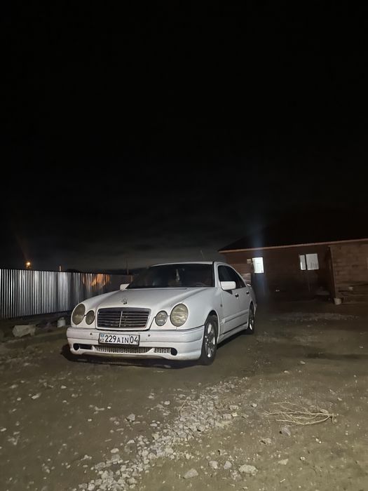 Продам машину мерс 210