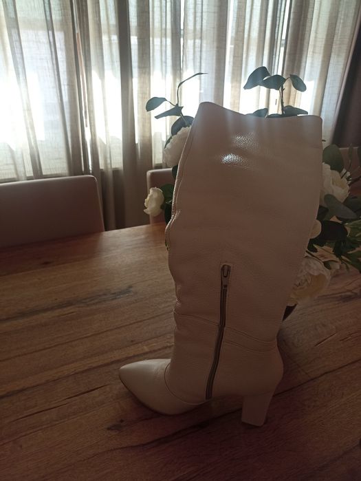 Vând cizme piele crem, ancolette ( Romania)