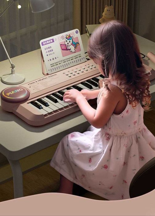 Детское игрушечное пианино 37 клавиш с микрофоном розовое