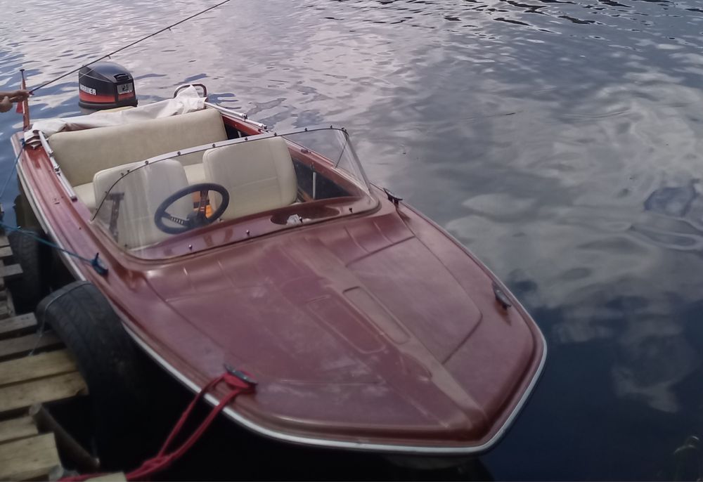 Лодка с 25 коня мотор и колесар