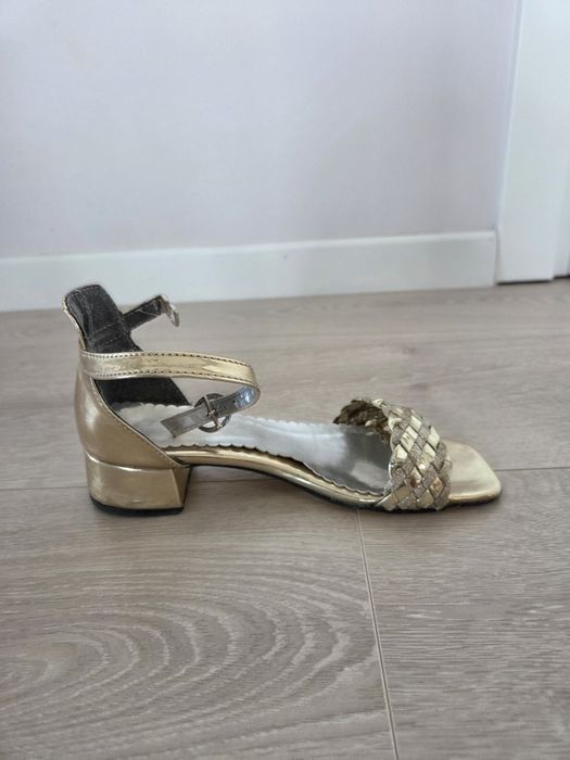 Детски официални сандали с токче