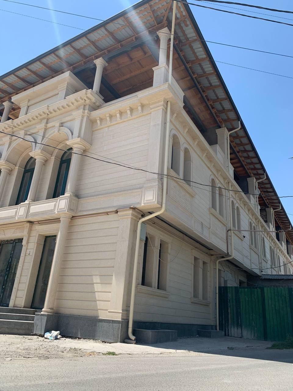Arenda zdaniya pomeweniya pod ofis, hotel gostinitya
