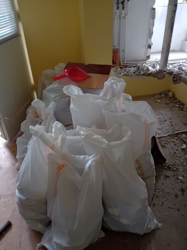 Debarasari apartamente, mobila,moluz,ras pereti Galati