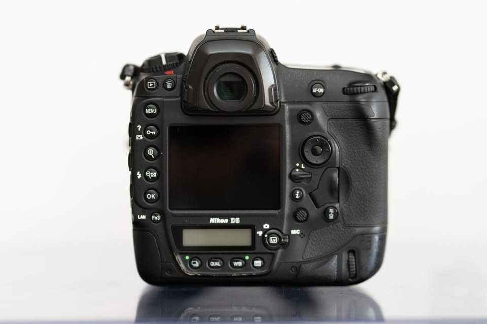 Nikon D5 200k cadre, impecabil