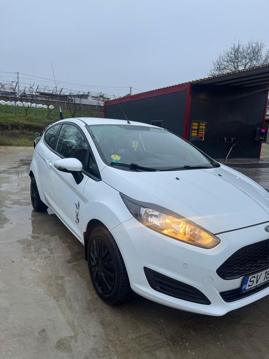 vând ford fiesta 2013