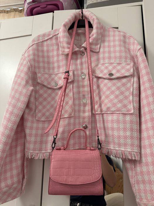 KENDALL+ KYLIE Малка чантичка през рамо с дълга дръжка в розов цвят