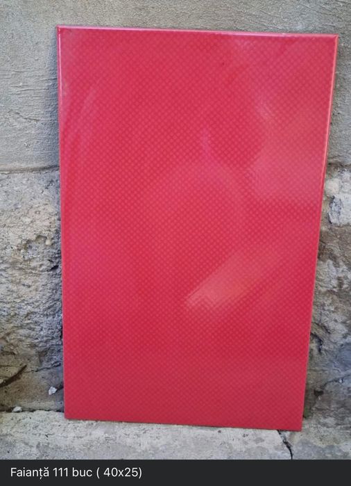 Faianță roșie interior