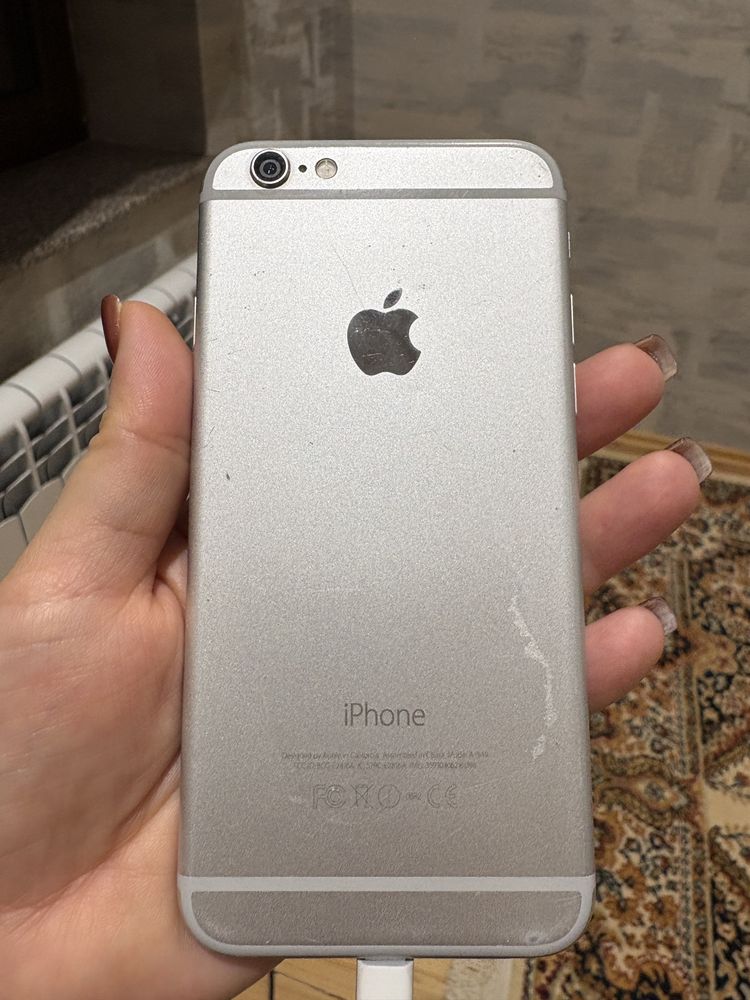 Iphone 6 телефон б/у на экране при включении есть разводы но видно