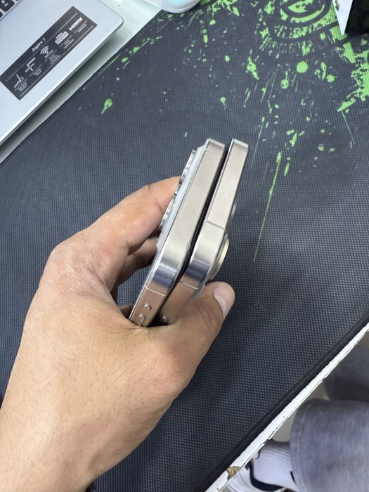 Срочно iPhone 15 Pro 128 гига сотилади