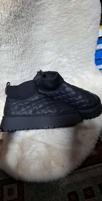 Ugg uri dama imblanite