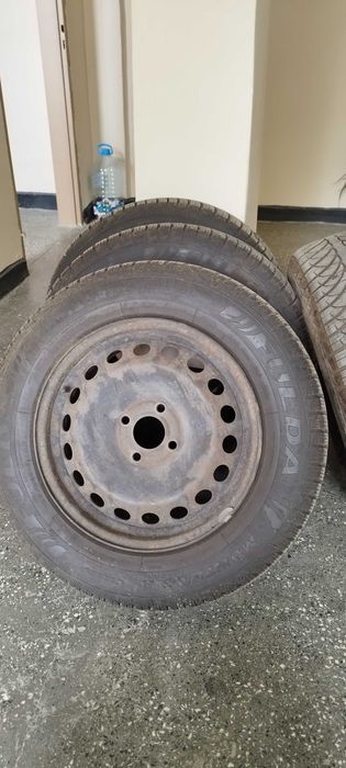 Автомобилни гуми