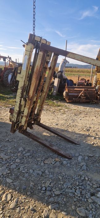 Stivuitor pentru tractor