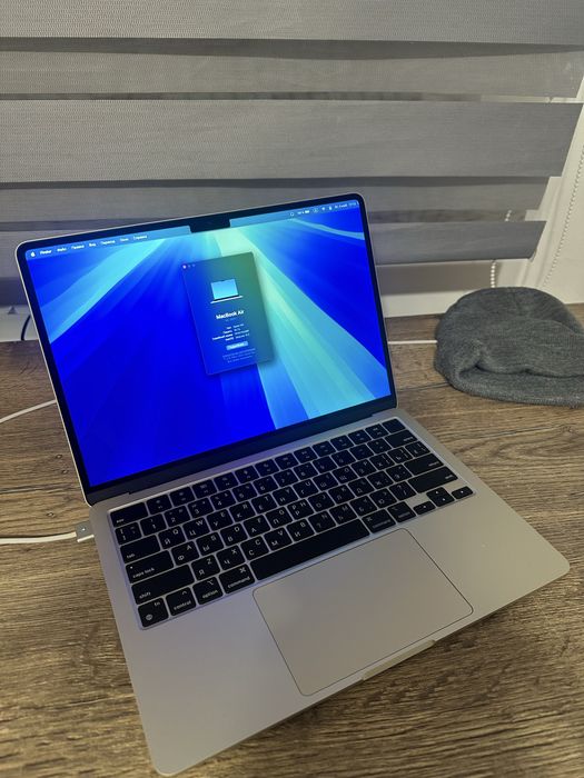 Macbook air 13 m2 16/256 starlight