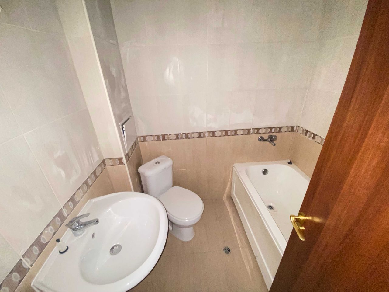 Продава се Тристаен апартамент в Поморие - 80 кв.м за 950 €/кв.м - Снимка #9