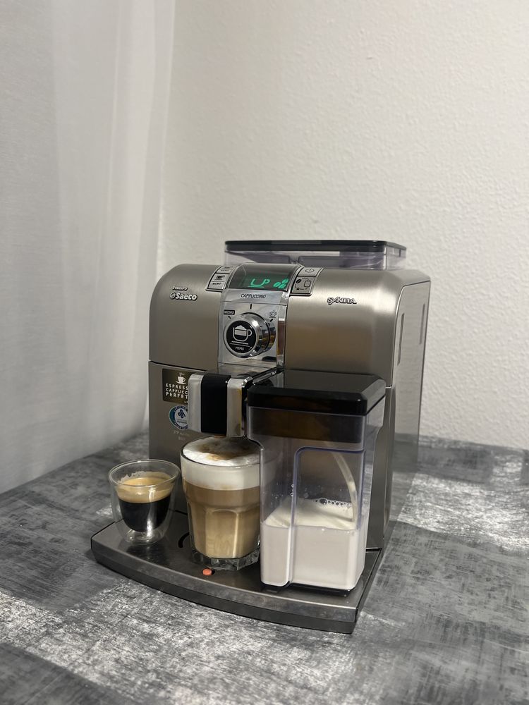 Aparat de cafea/expresor automat Saeco Syntia Cappuccino