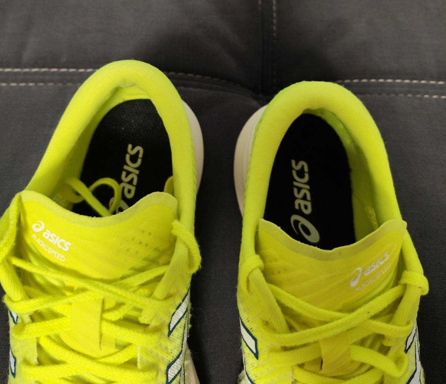 Adidasi de alergat Asics MagicSpeed 2 , marinea 41.5