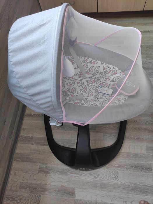 Продавам в добро състояние електрическа люлка Moni Meira