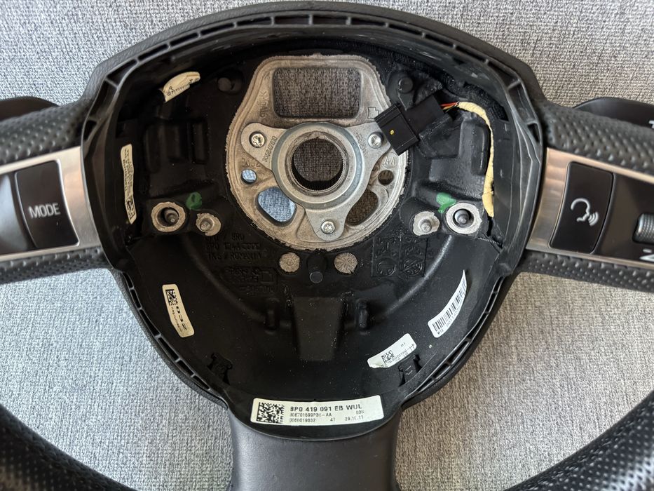 S-line мулти волан с пера + airbag за Ауди Q5 / A5 (2009-2012)