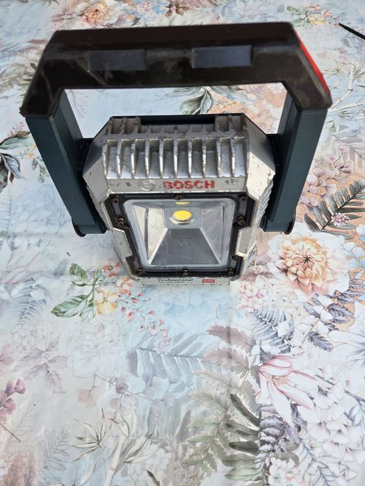 Акумулаторна лампа bosch gli 18v-1900 solo