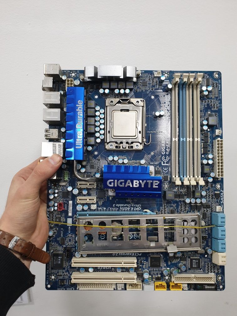 I7 920 4/8 ядер плата GIGABYTE