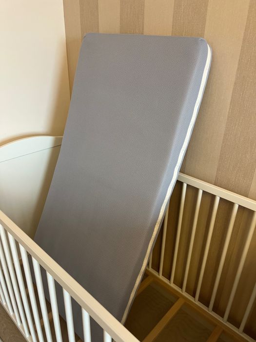 Pătuț Ikea cu saltea (60x120 cm) + scăunel copil