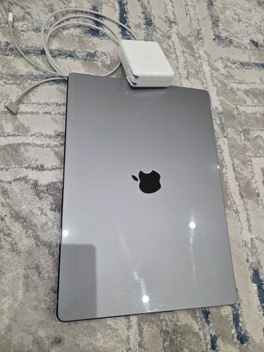 Macbook pro m1 (16inch)