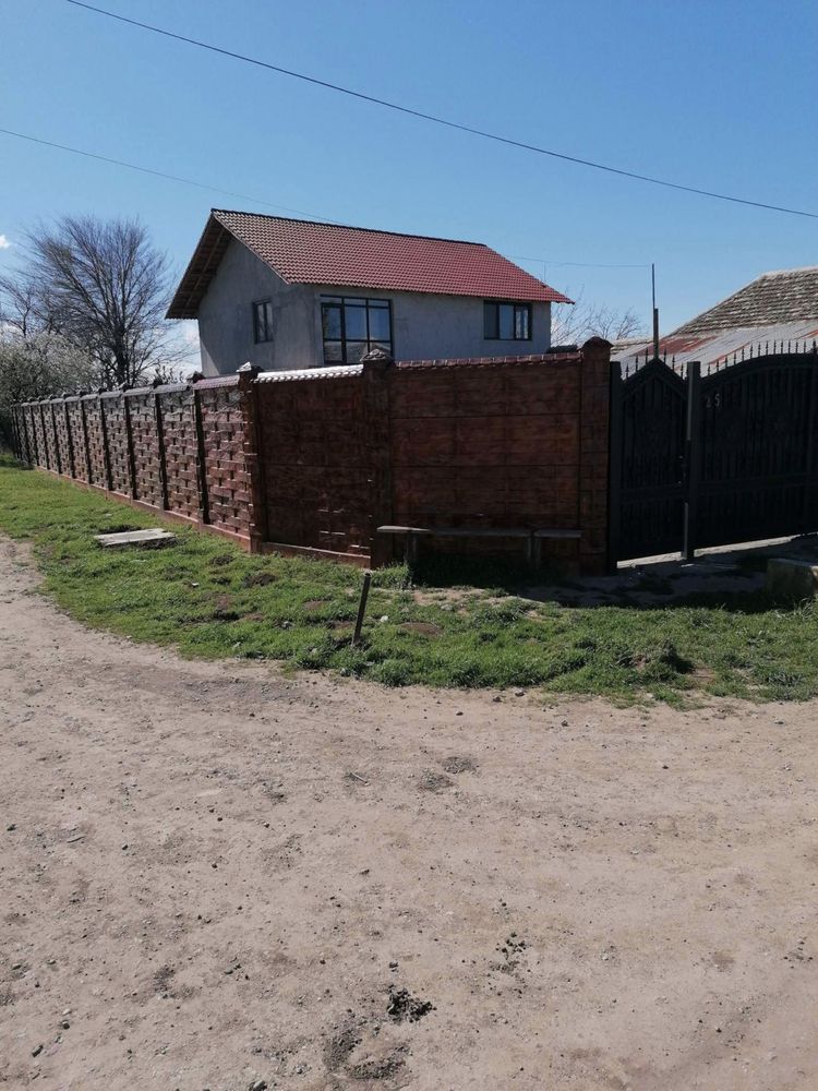 Vând vilă+casa bătrânească