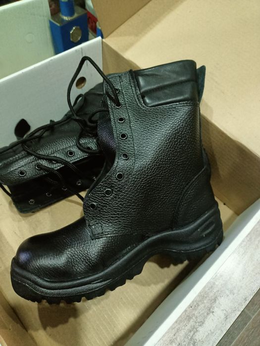 Продаю зимние ботинки рабочие новые