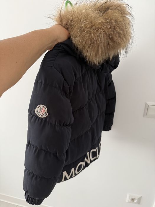 Vand geaca marime 5-7 ani