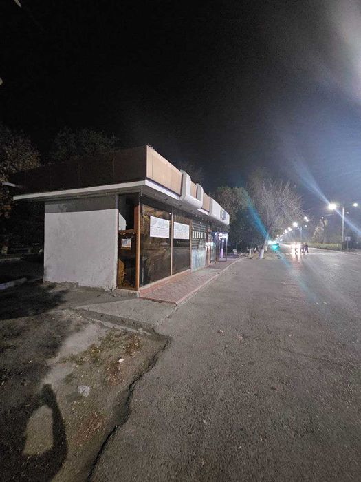 Остановка (бекат) сотилади. Бухоро давлат университети ТТЖ ёнида