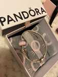 Brățară Pandora originală cu două talismane  3 certificate de garanție