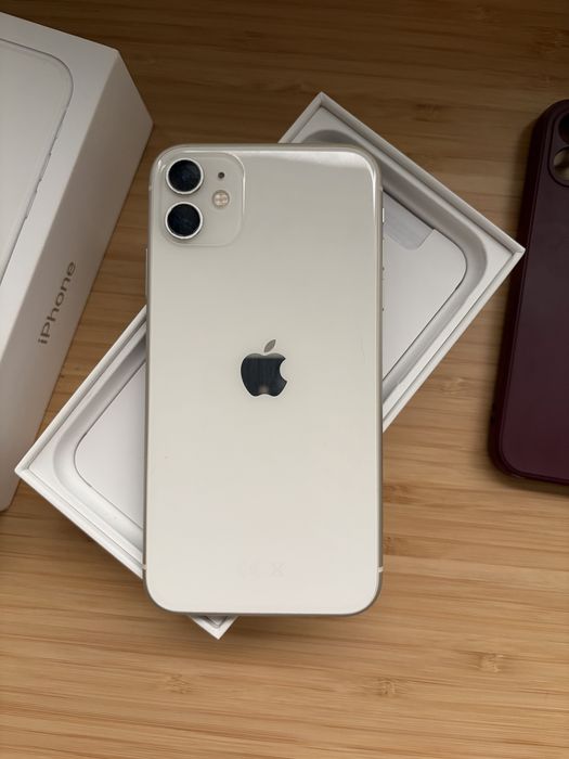 iPhone 11 бял - много запазен