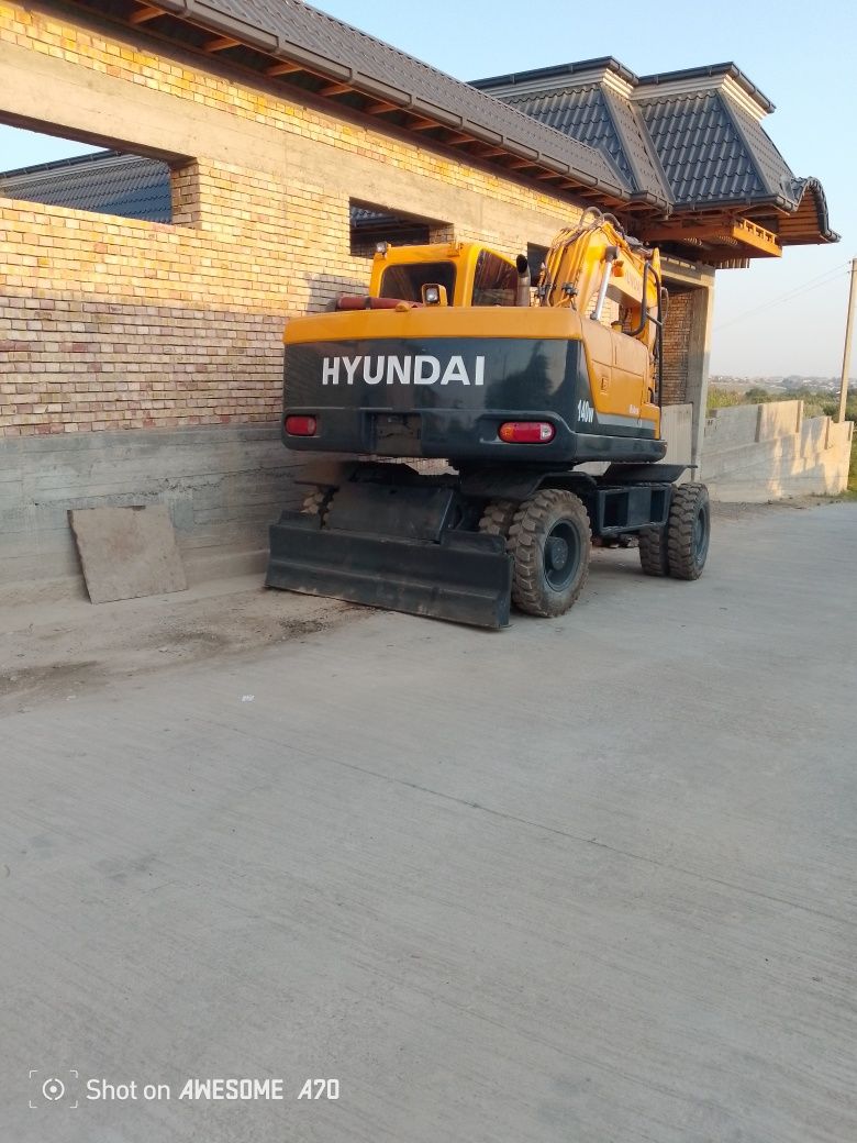 Ekskavator Hyundai sotiladi