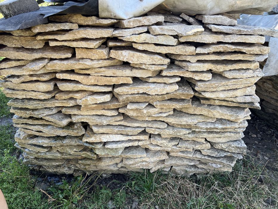 Vând piatra de munte ‼️(50mp pătrați )