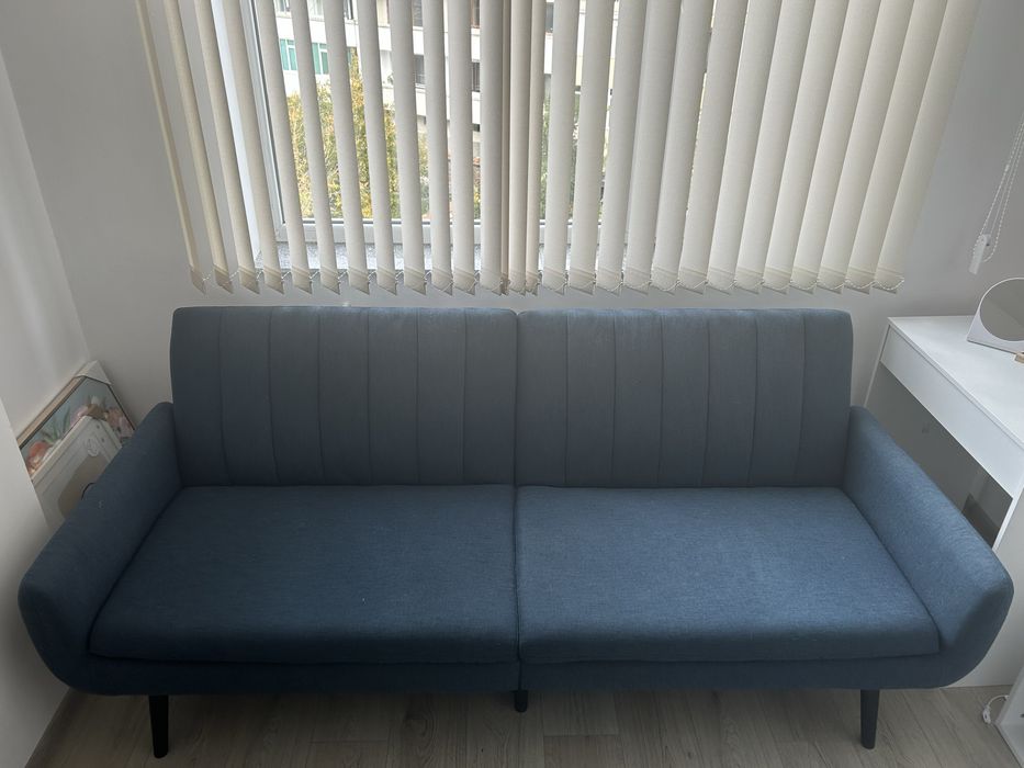 Триместен диван с функция разпъване :)