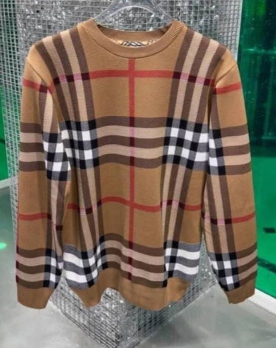 Pulovar Burbbery super model import Italia,saculet,etichetă