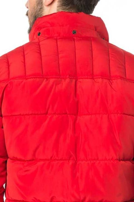 Geacă de puf roșie JACK&JONES cu glugă detașabilă (mărimea M)