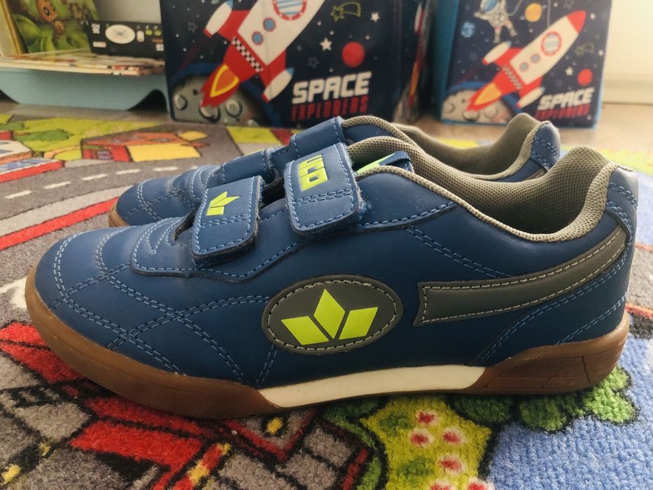 Маратонки за момче 34