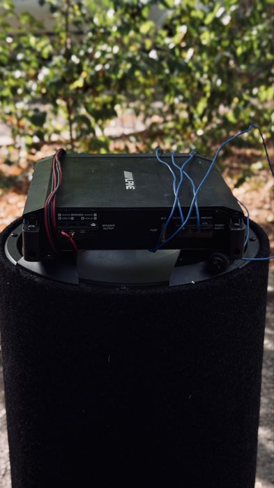 Se Vinde Subwoofer Alpine + Amplificator