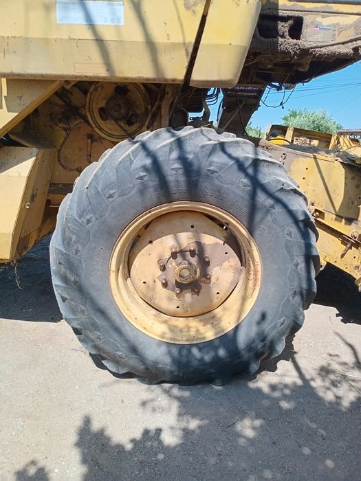 Vând sau Dezmembrez combina new holland 1550