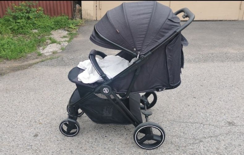 Всесезонная прогулочная коляска